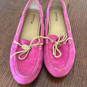 Sperry top sider driving Mocs in pink suede. Size 8.